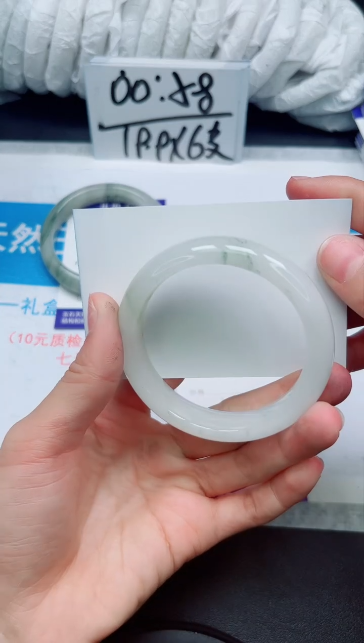 【闪购商品】石英质玉手镯未镶嵌248