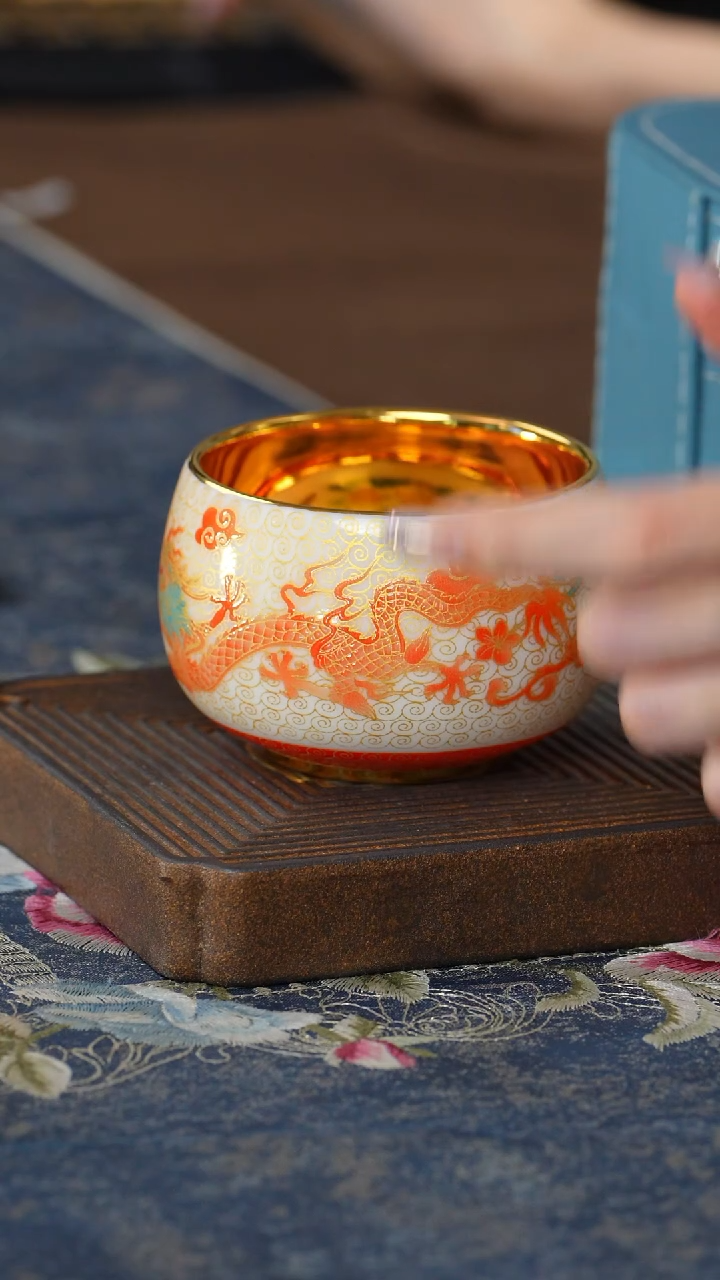 【鎏金龙翔凤舞杯（葫芦）】