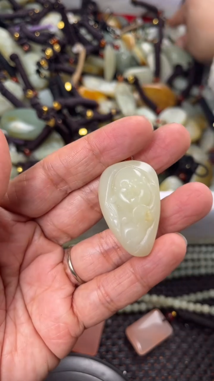 【闪购商品】和田玉颈饰未镶嵌多样性发货没有证书拍一发一有瑕