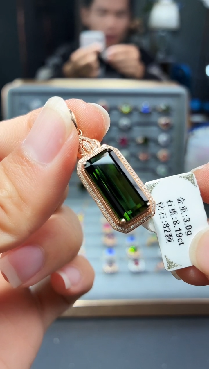 颈饰18K金镶嵌碧玺8.19.