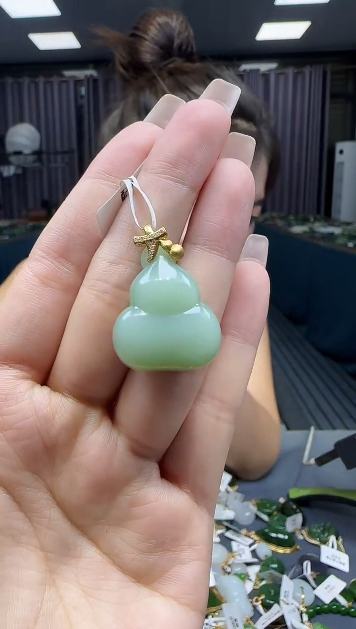 和田玉18K金镶嵌挂件1