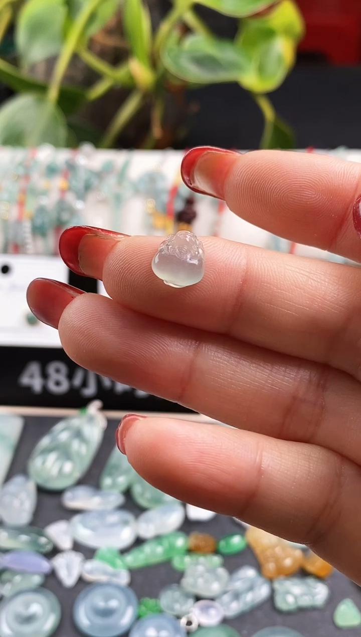 【闪购商品】翡翠颈饰未镶嵌金蟾