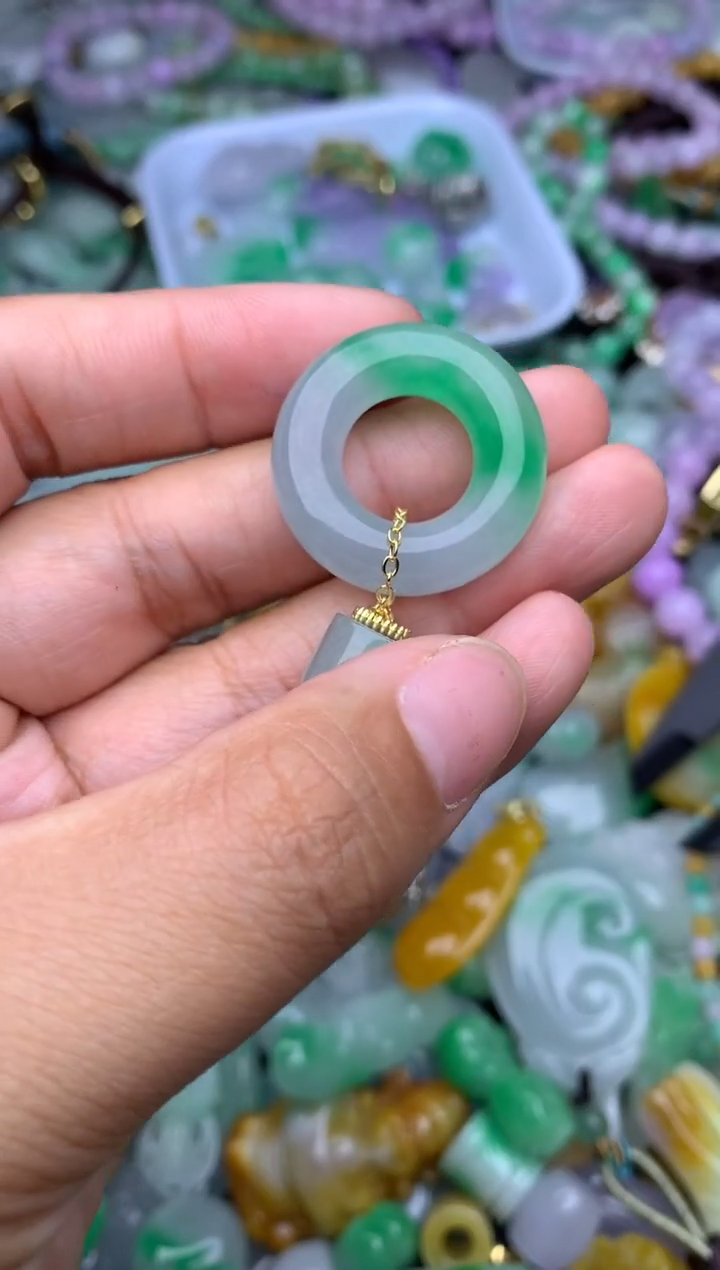 颈饰未镶嵌翡翠天然缅甸翡翠吊坠