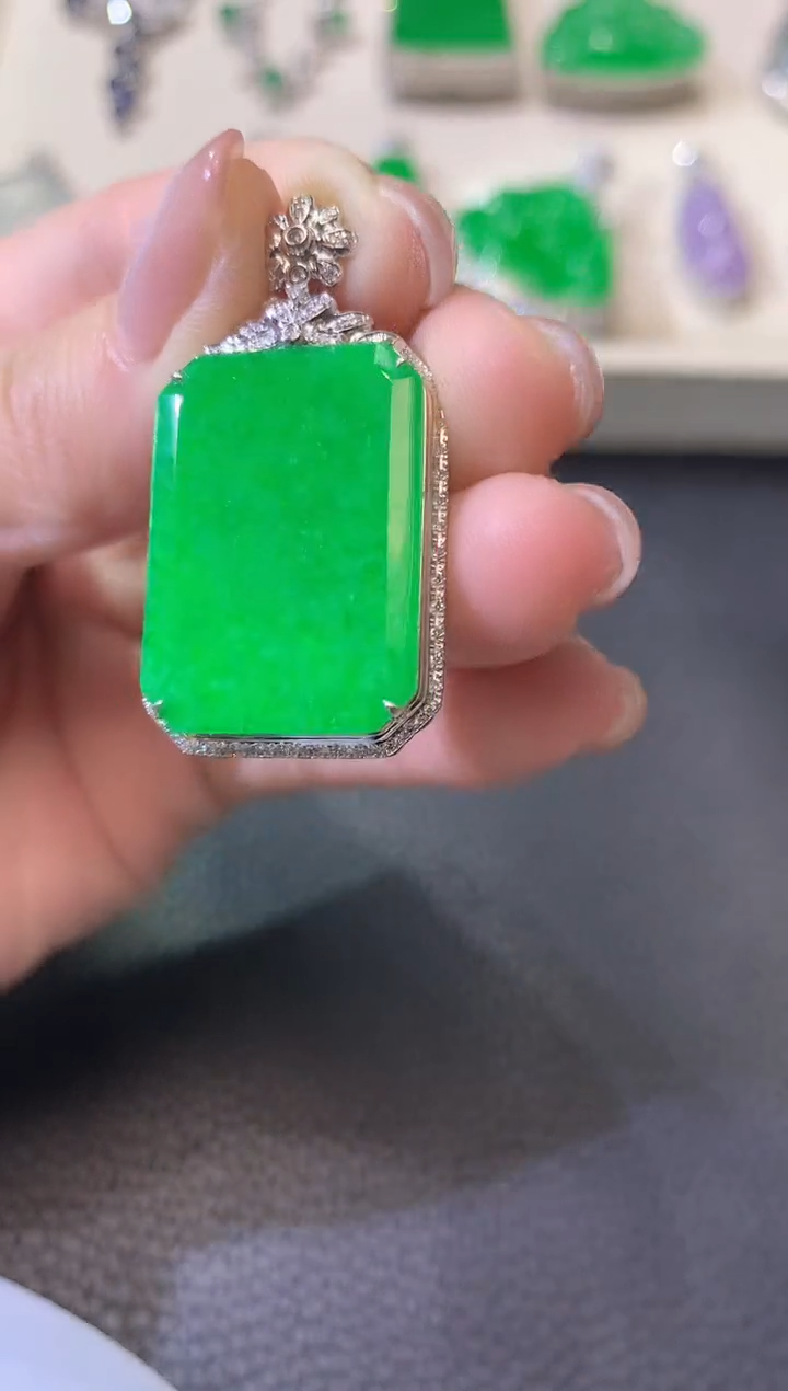 【闪购商品】翡翠吊坠(不含链)18K金镶嵌A45多样性发一件