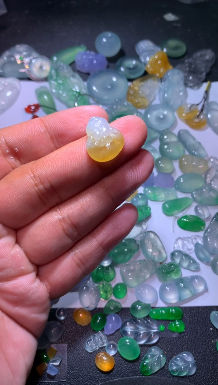 【闪购商品】翡翠颈饰未镶嵌宝宝佛