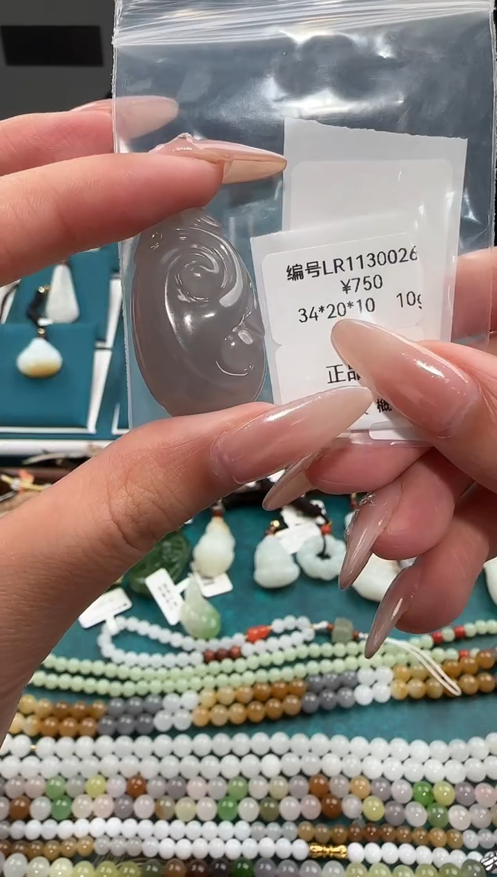 颈饰未镶嵌和田玉吊坠 LR