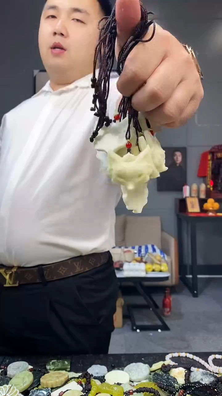 未镶嵌蛇纹石玉其他天然岫玉（多样性发其中之一）