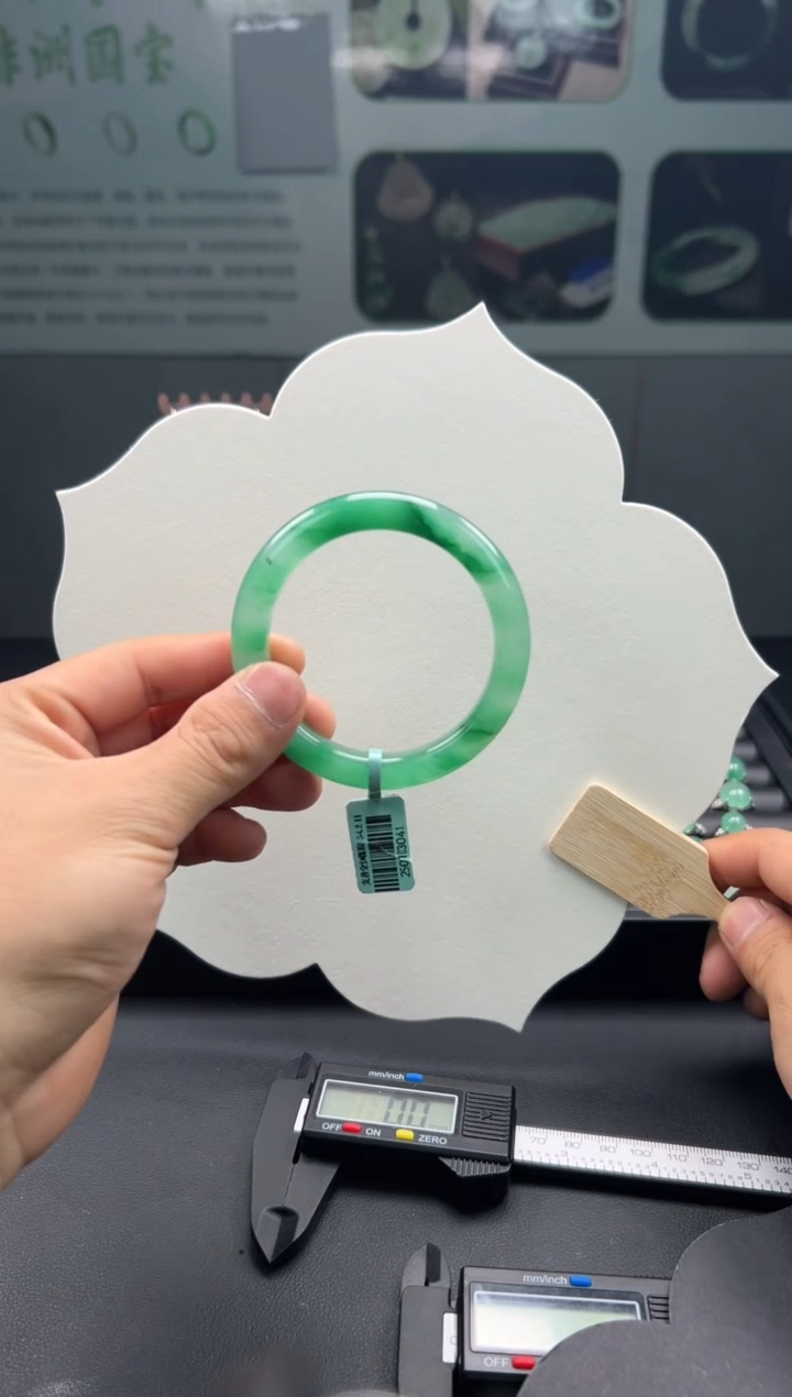 【闪购商品】石英质玉手镯未镶嵌54