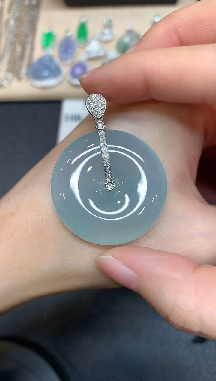 【闪购商品】翡翠颈饰18K金镶嵌平安扣【无服务费