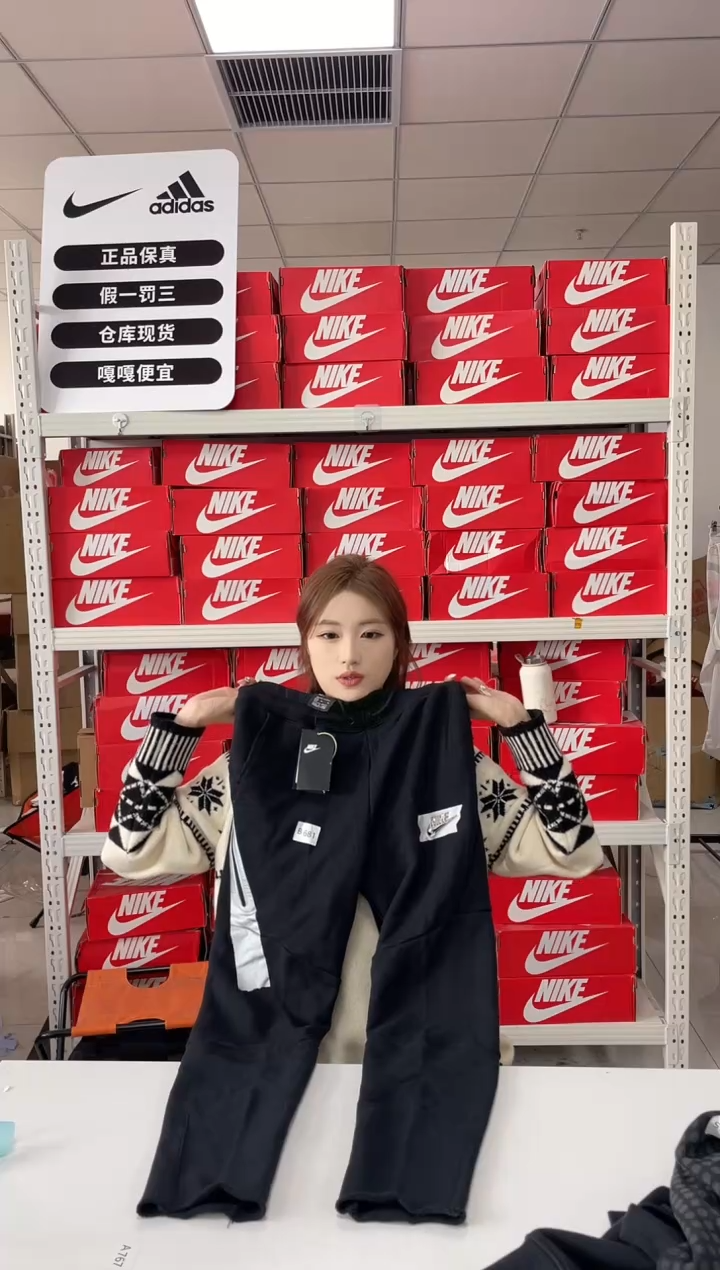 编码681闪购尺码 m  Nike/耐克卫衣卫裤以直播间过款为主