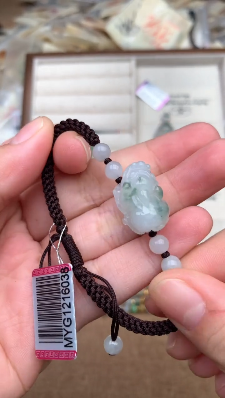 未镶嵌挂件翡翠— 