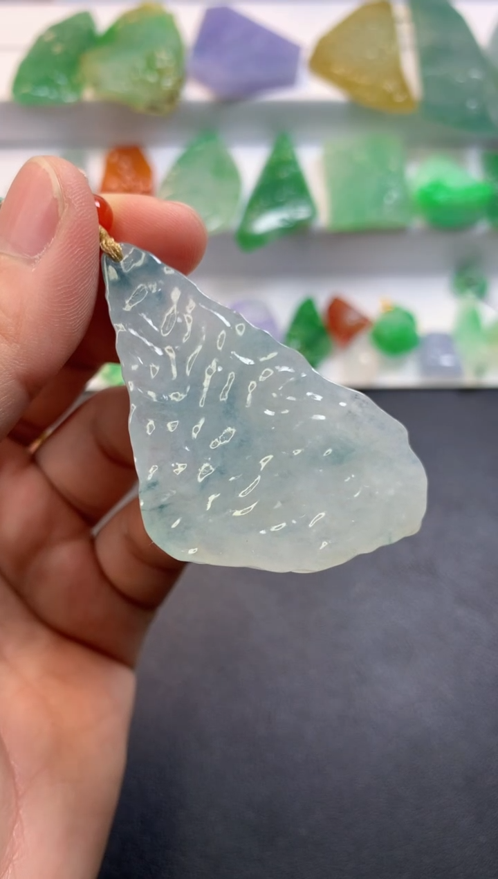 颈饰未镶嵌翡翠  