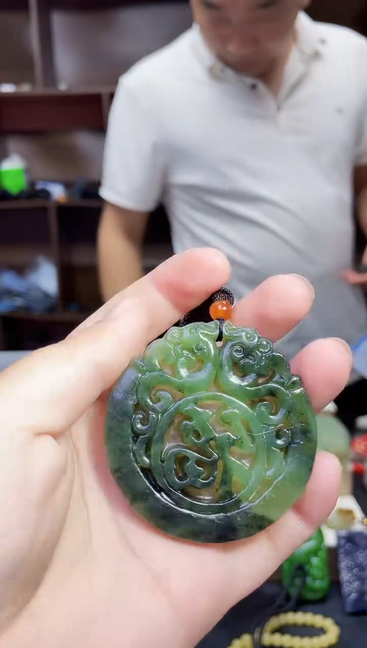 和田玉未镶嵌颈饰1