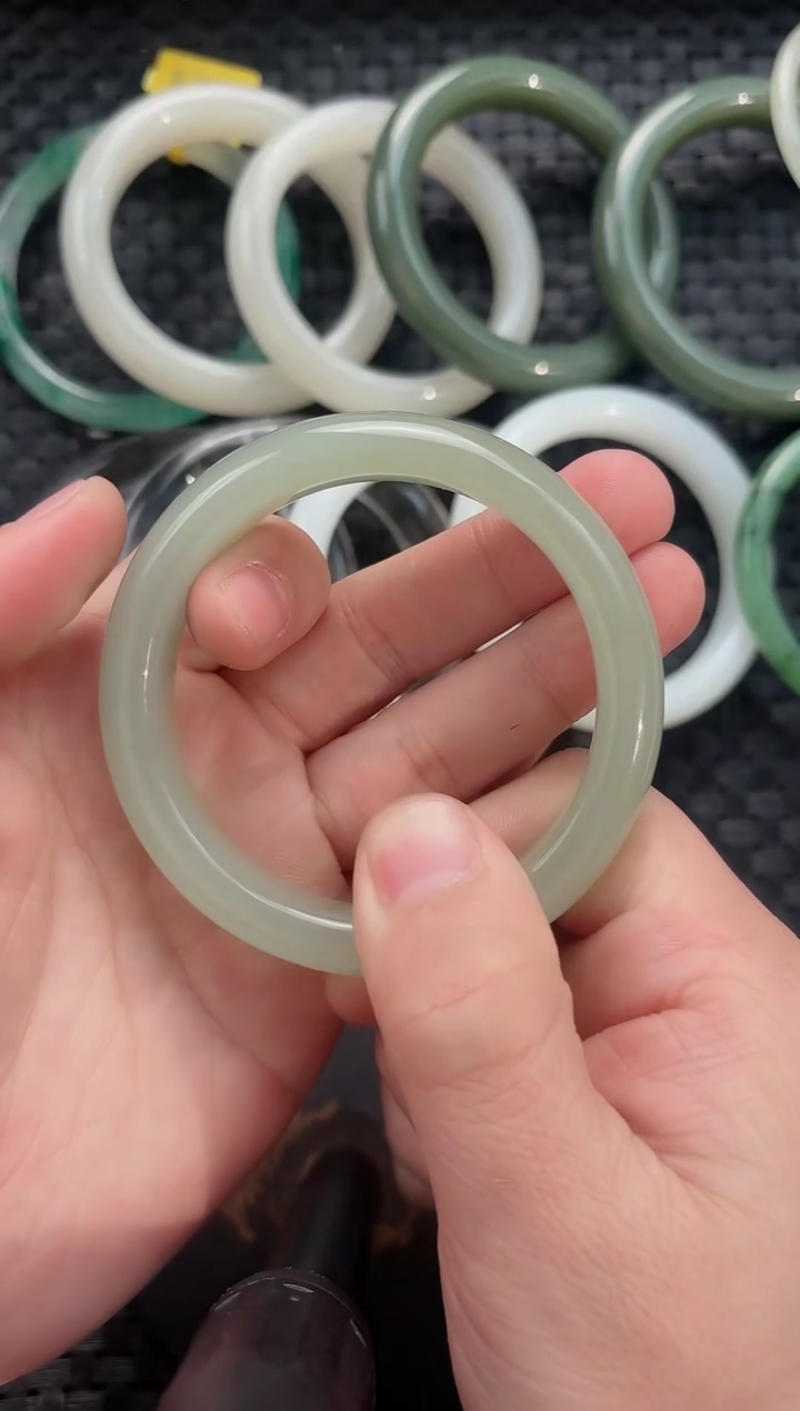 颈饰未镶嵌和田玉晴水手镯圈口57-59