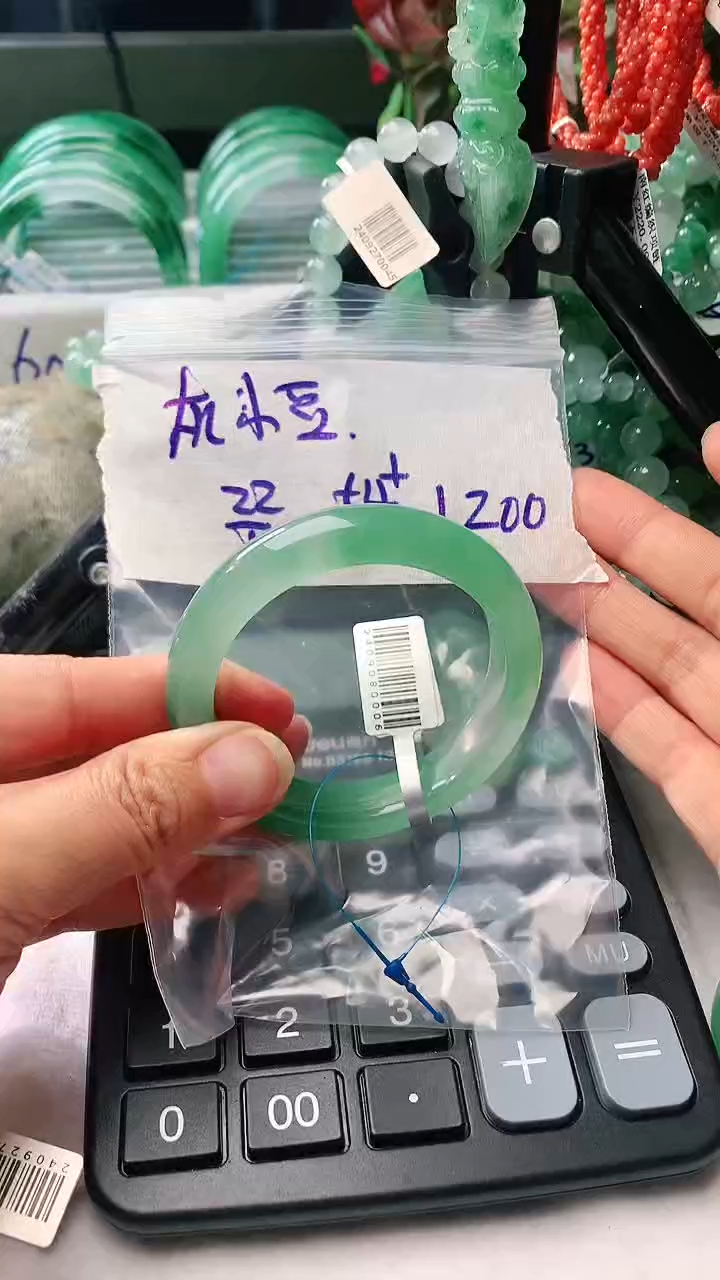 【闪购商品】石英质玉手镯未镶嵌1