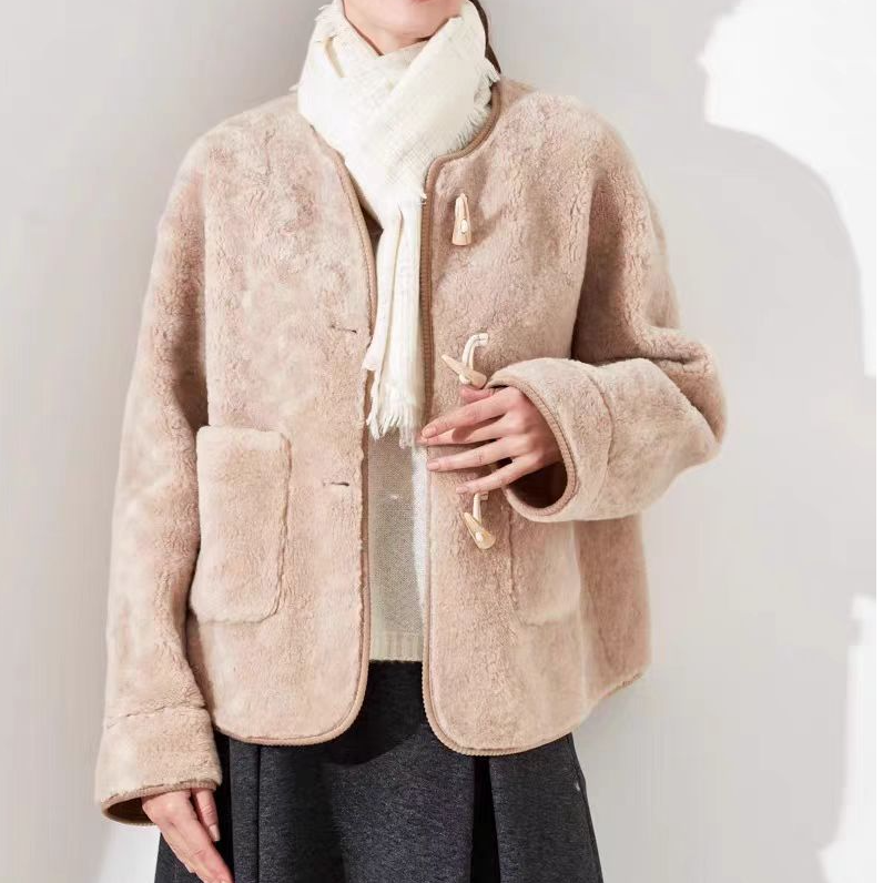 复古冬季纯羊毛皮毛一体秋冬外套女牛角扣高级感慵懒松弛宽松显瘦