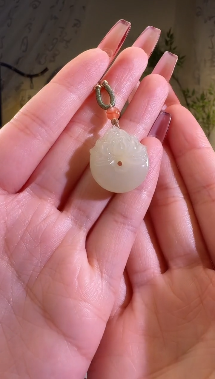 【闪购商品】和田玉颈饰未镶嵌莲花平安扣