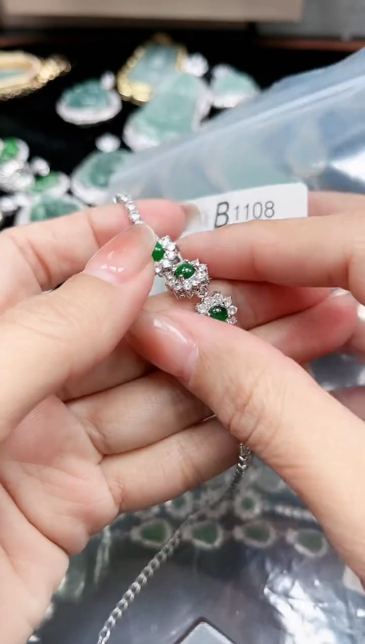 【闪购商品】翡翠颈饰未镶嵌1108赠皮绳