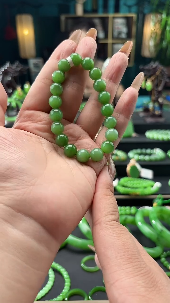 手串未镶嵌和田玉（碧玉）卡10