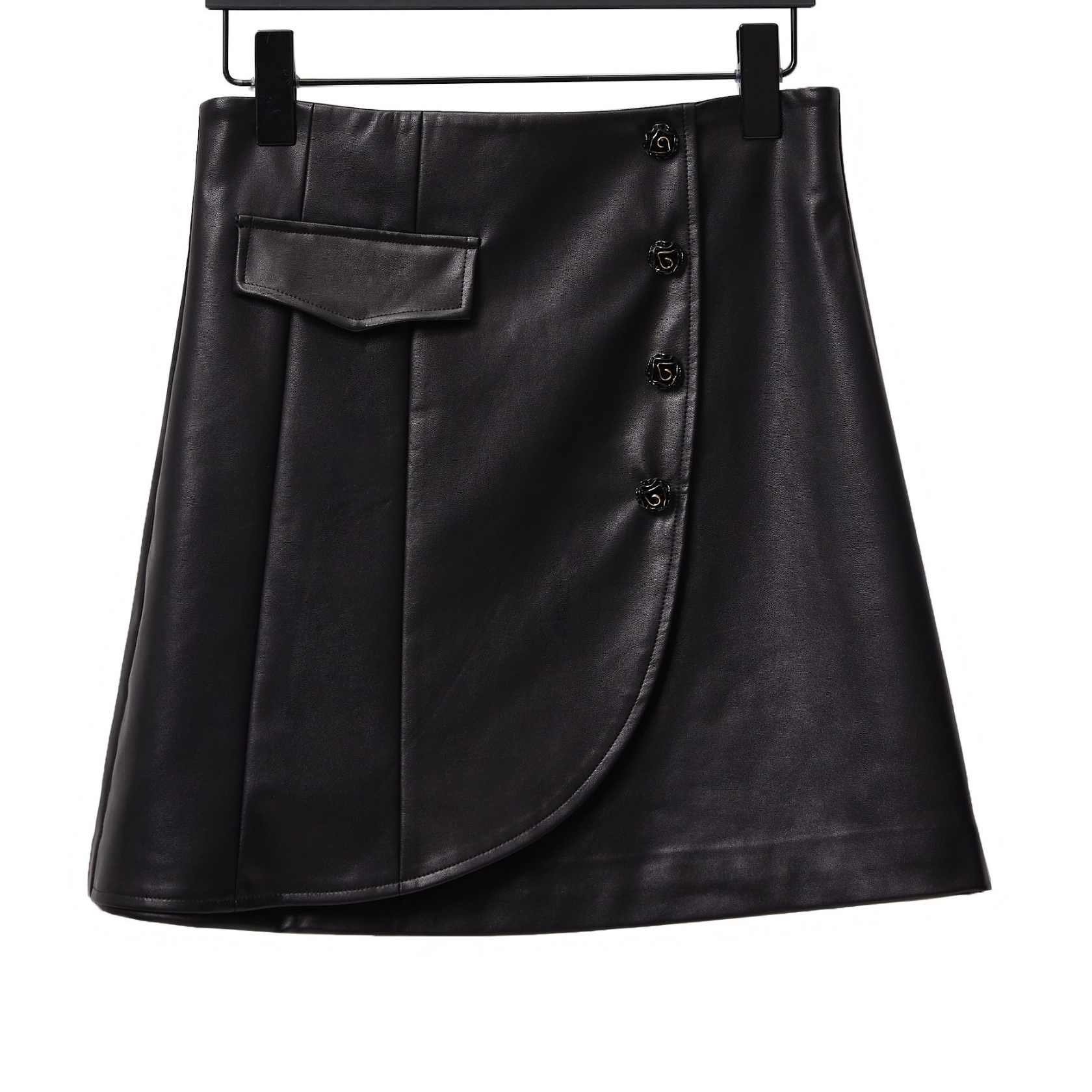 玫瑰纽扣斜开襟皮裙132140014A字半身裙短裙黑色裙子半裙女士女装