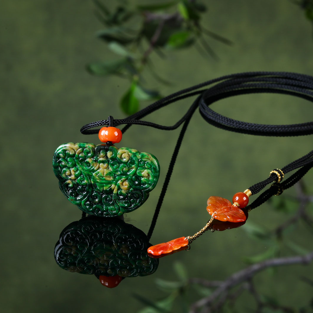 【意婵】《古琴》18k金天缅A老翡翠精雕平安锁项链-916562