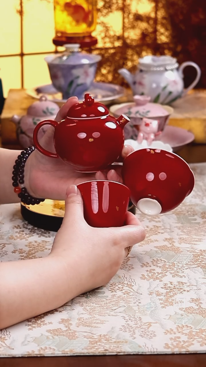 一壶一大杯两小杯