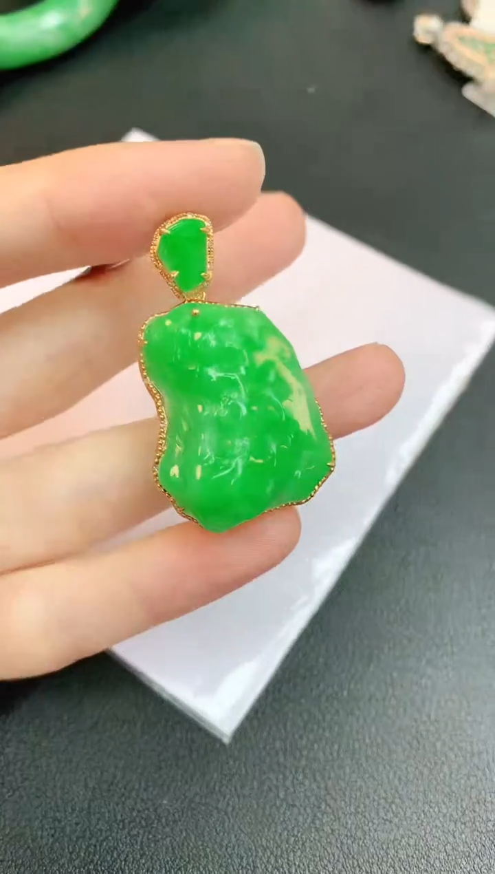 【闪购商品】翡翠颈饰18K金镶嵌赠礼盒证书 小君