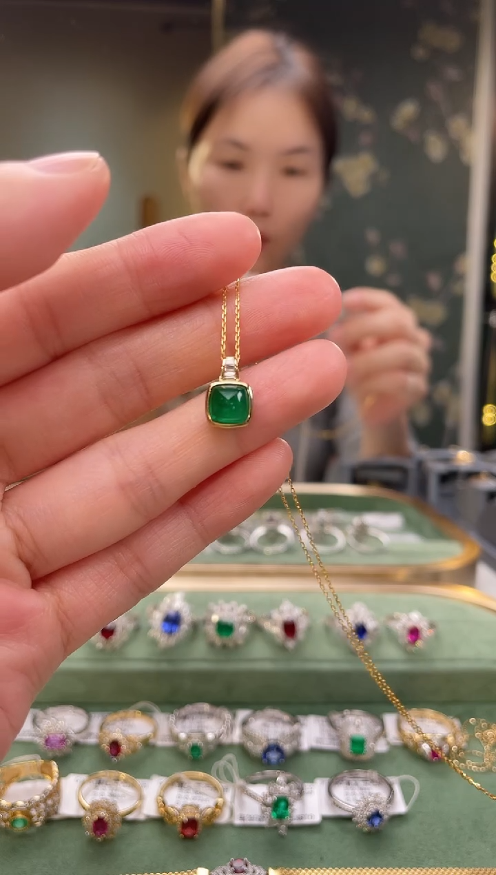 【闪购商品】祖母绿颈饰18K金镶嵌阿富汗主石：1.39ct