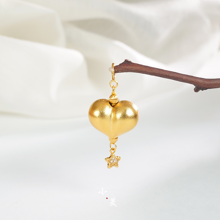  18K金胖爱心屁桃流苏吊坠G80322
