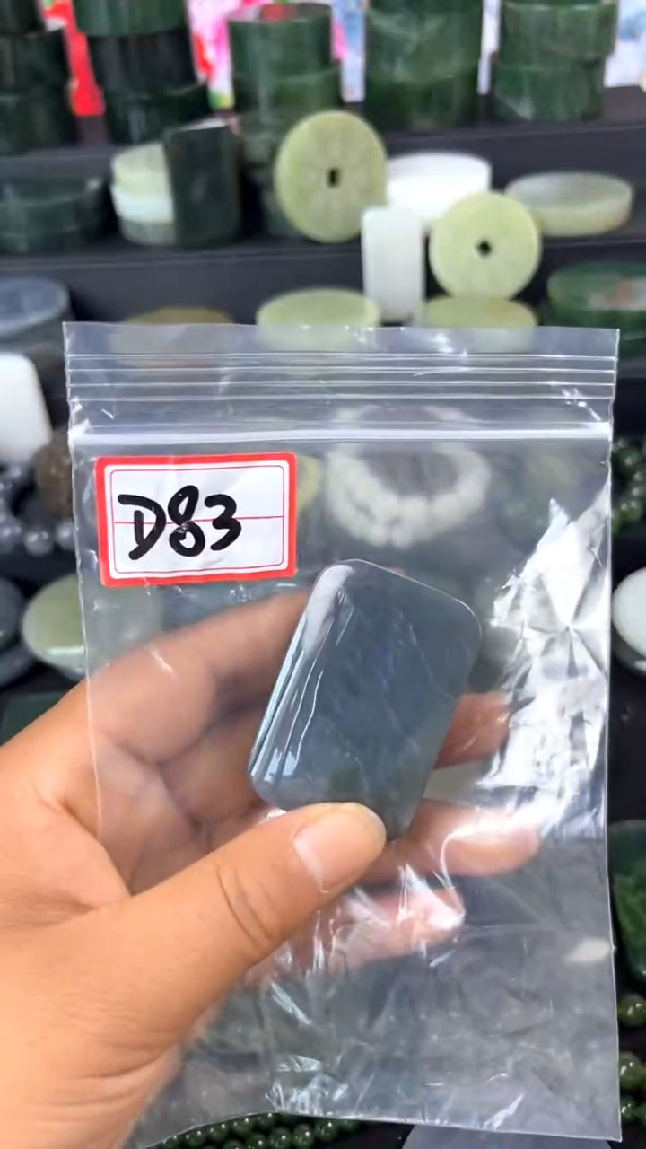 和田玉未镶嵌珠宝半成品无事牌