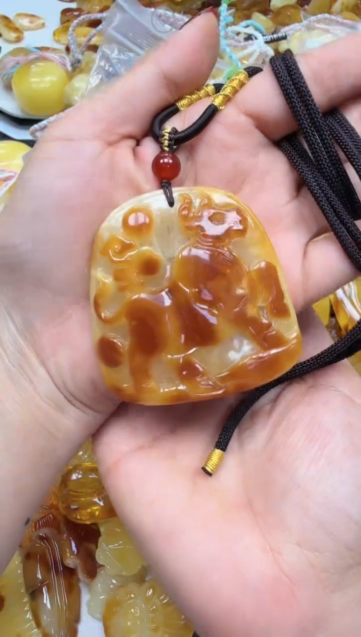 裸石琥珀未镶嵌如图