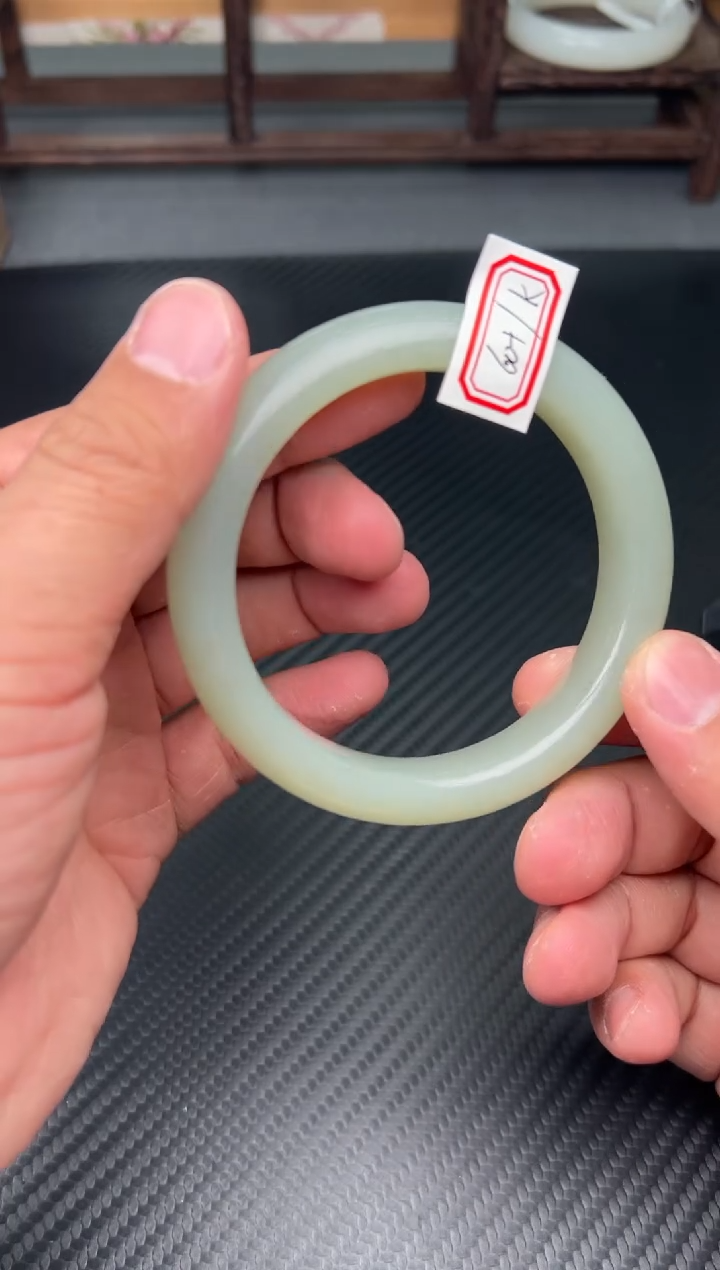 未镶嵌手镯和田玉且末微色差近矿60+J