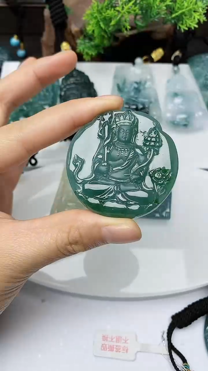 【闪购商品】翡翠颈饰未镶嵌          