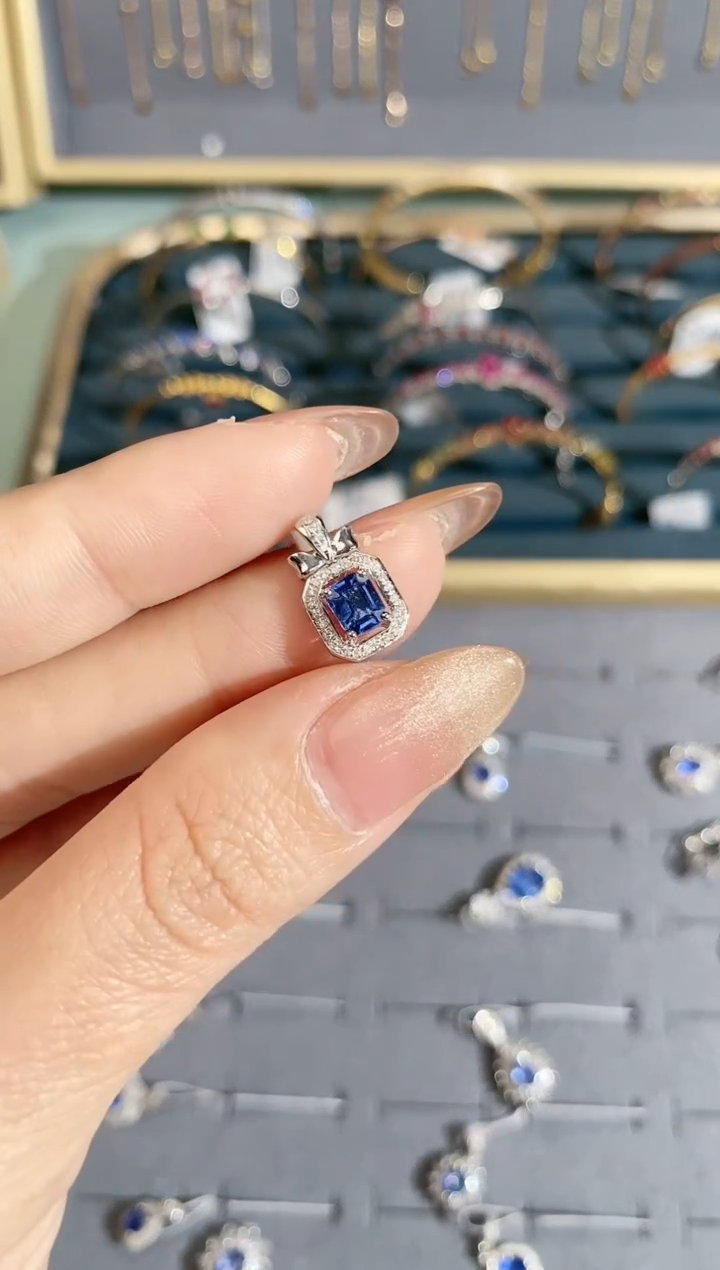 【闪购商品】蓝宝石颈饰18K金镶嵌吊坠