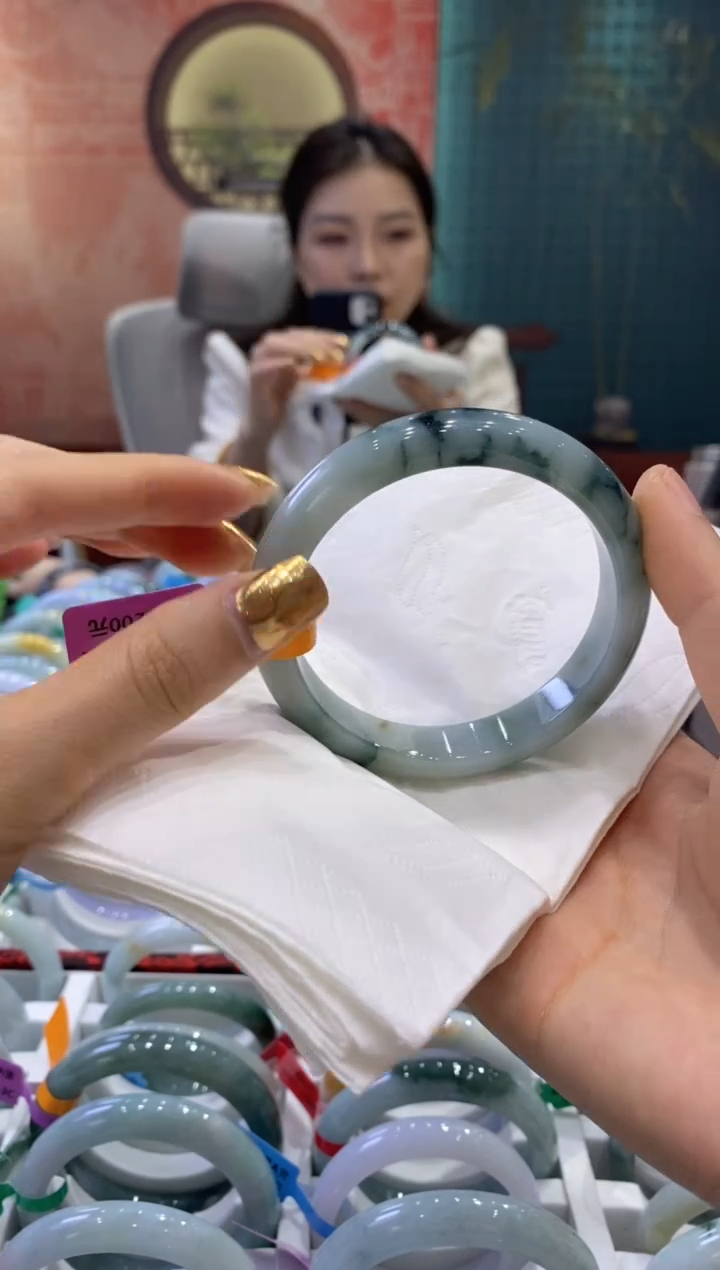 【闪购商品】翡翠手镯未镶嵌多人03816