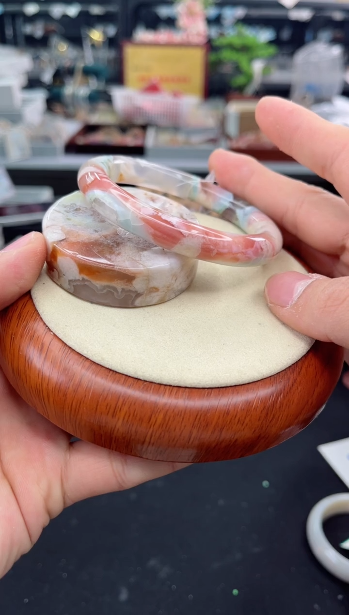 【闪购商品】石英质玉手镯未镶嵌60圈口（赠品镯心）2S9654