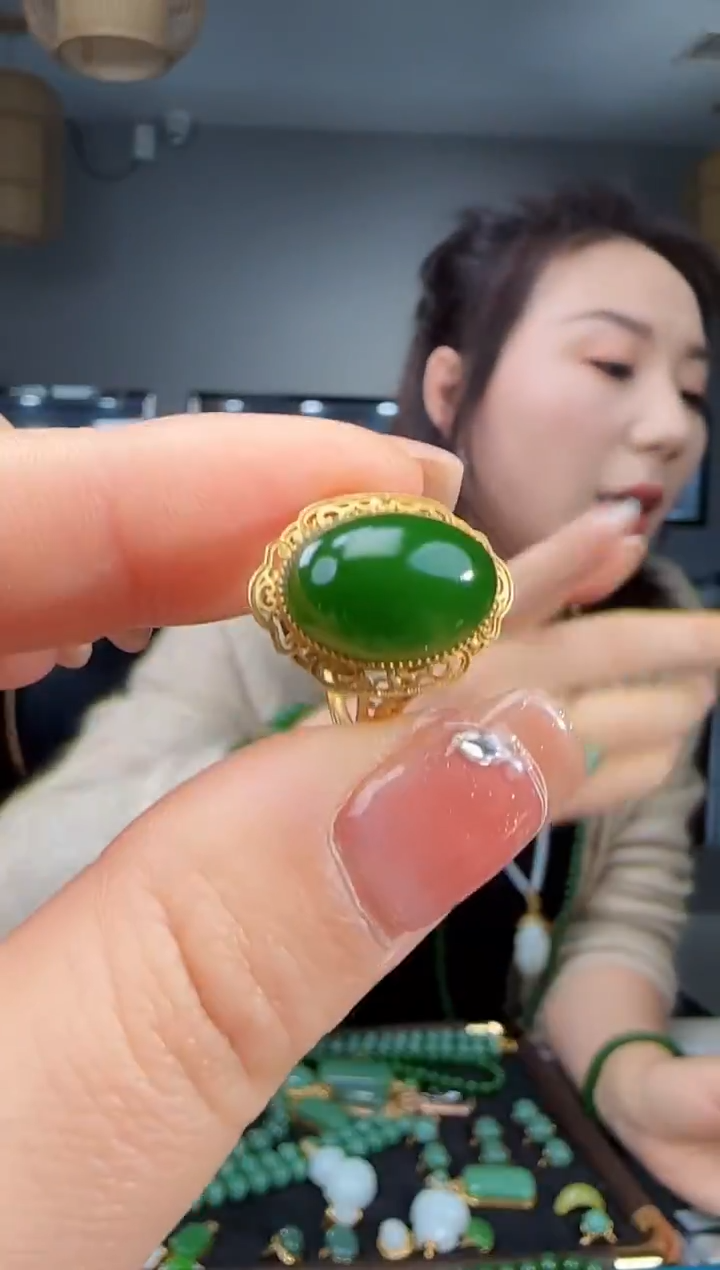 18K金镶嵌戒指和田玉1