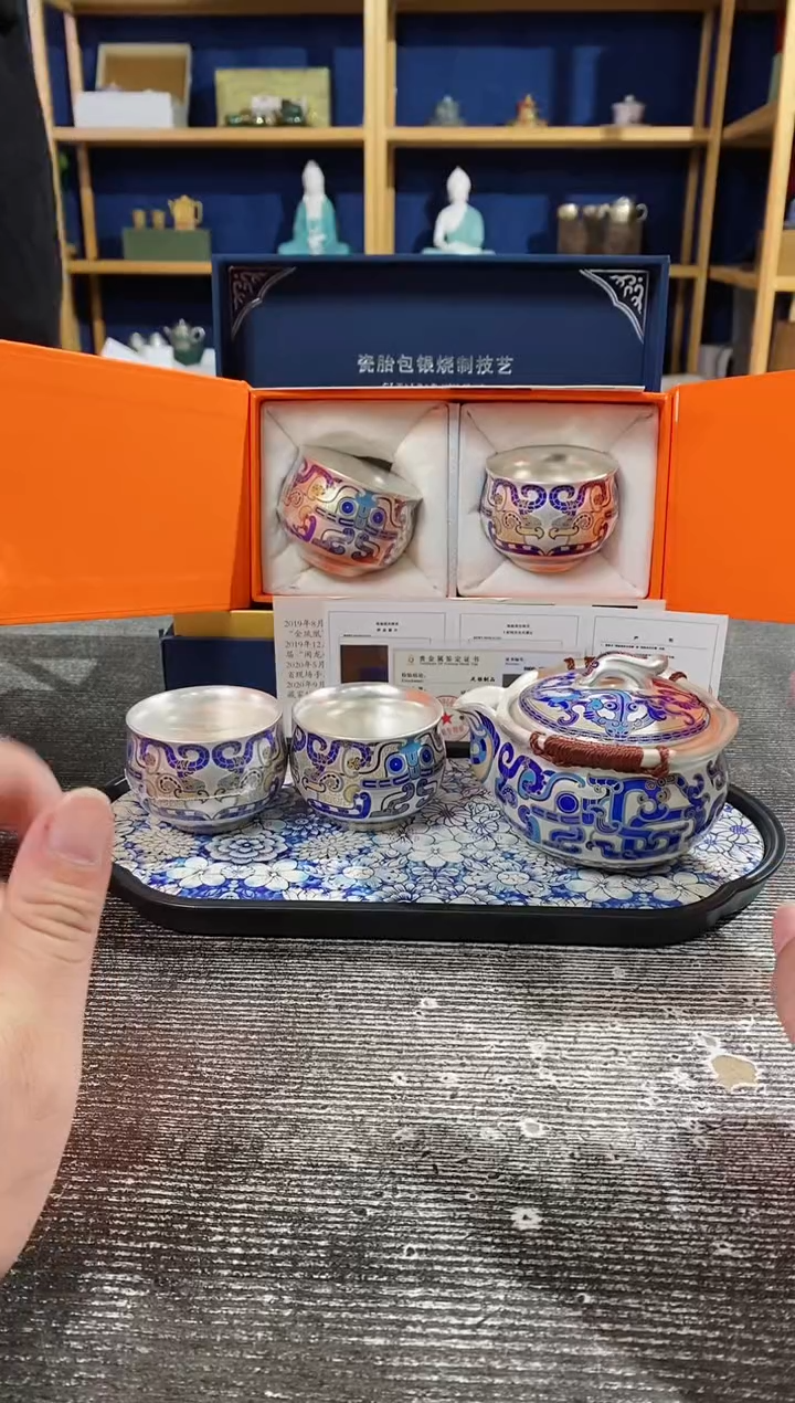 【闪购商品】其他郑丽清银山舍敦煌鎏银手抓壶+4杯+青花盘