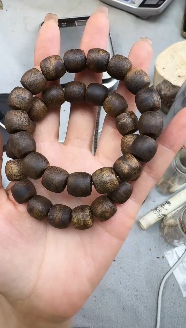 沉香手串1217张勺子鼓珠单圈多样性发一