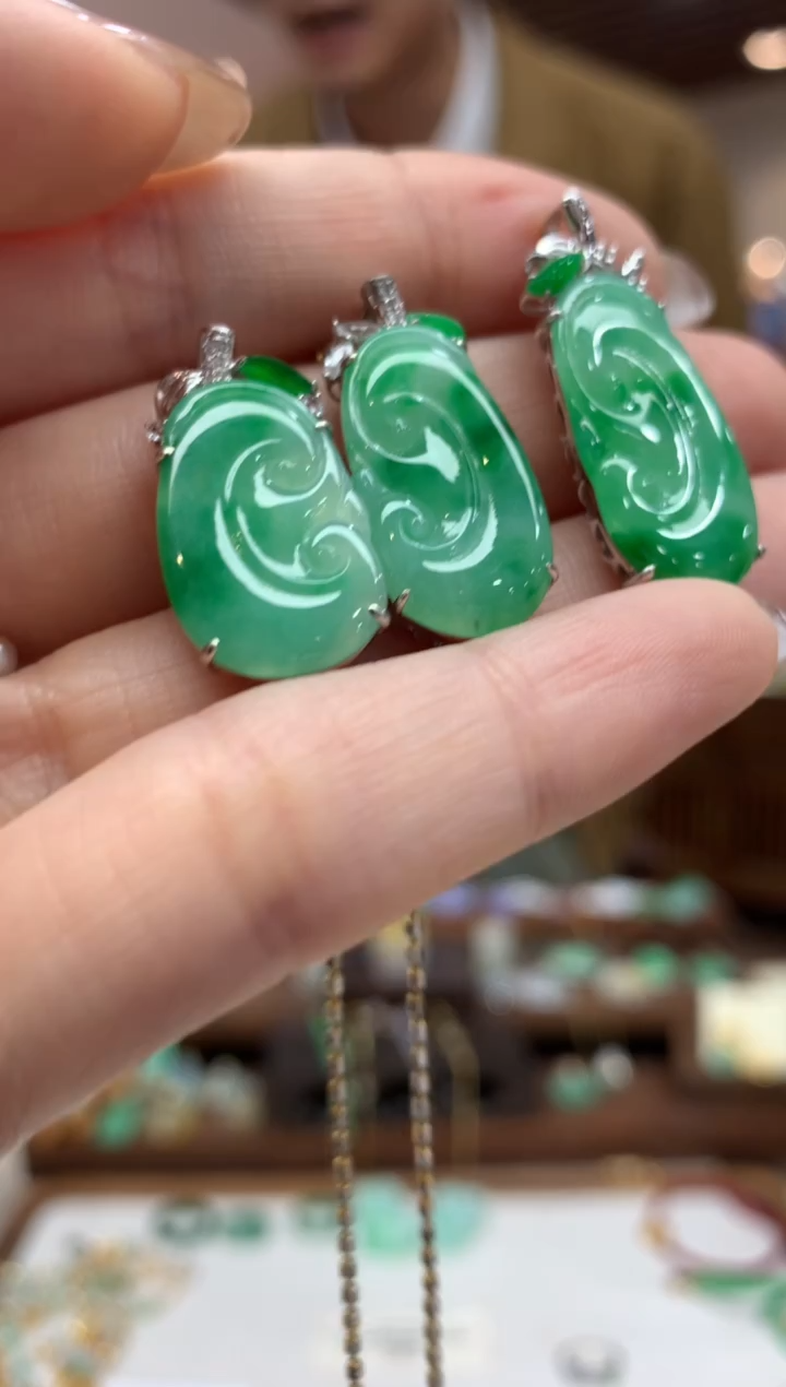 【闪购商品】翡翠18K金镶嵌吊坠(不含链)如意多样性发货1件