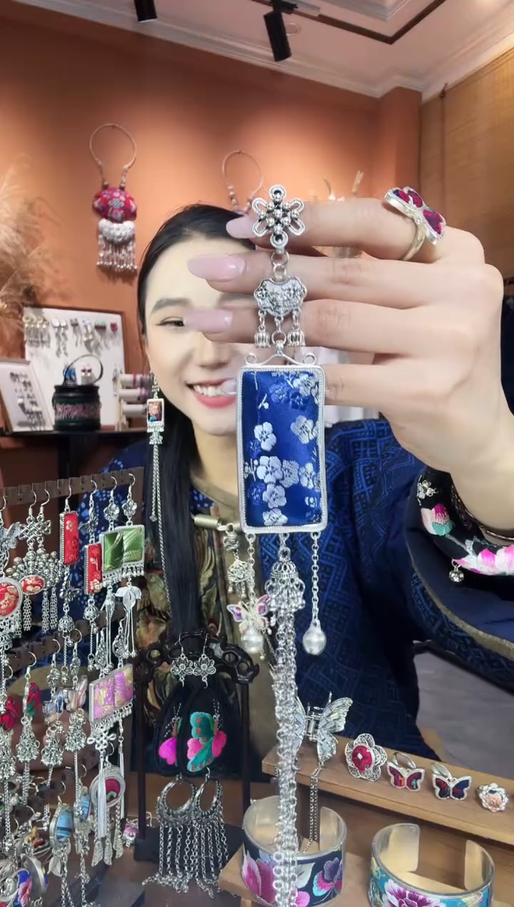 【闪购商品】刺绣纯手工民族风压襟