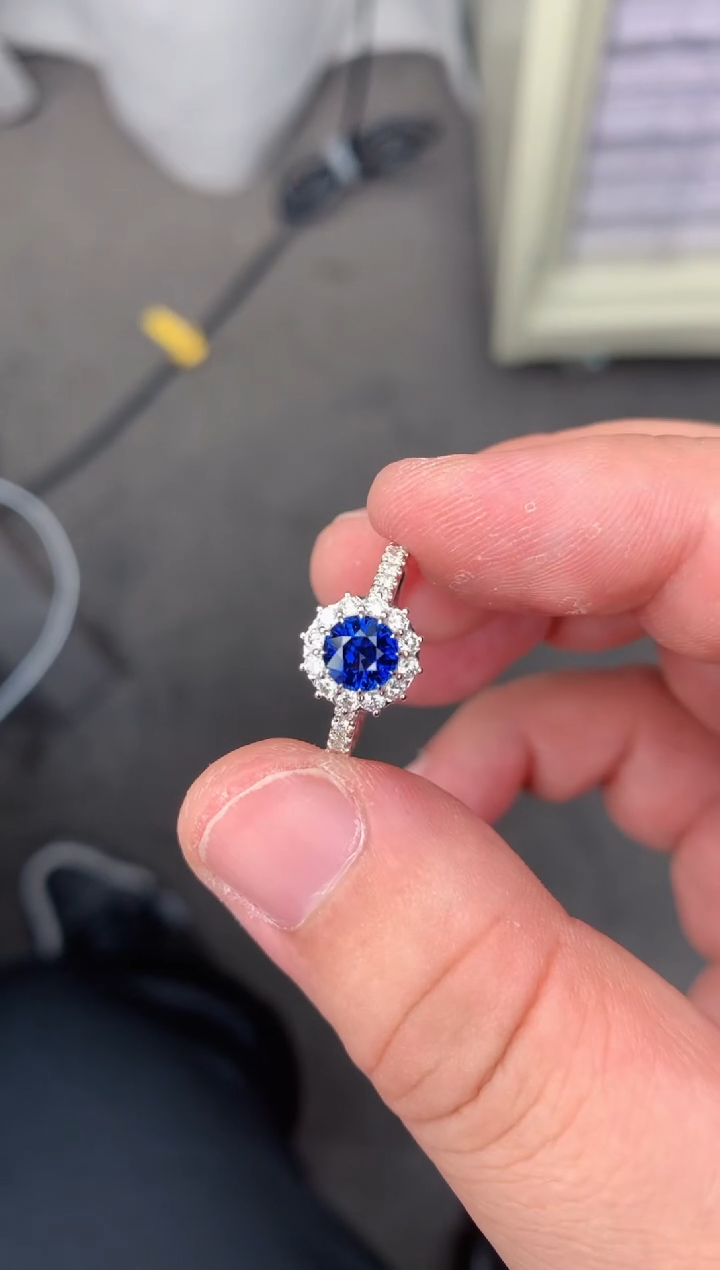 【闪购商品】蓝宝石戒指18K金镶嵌1ct  蓝宝石戒指