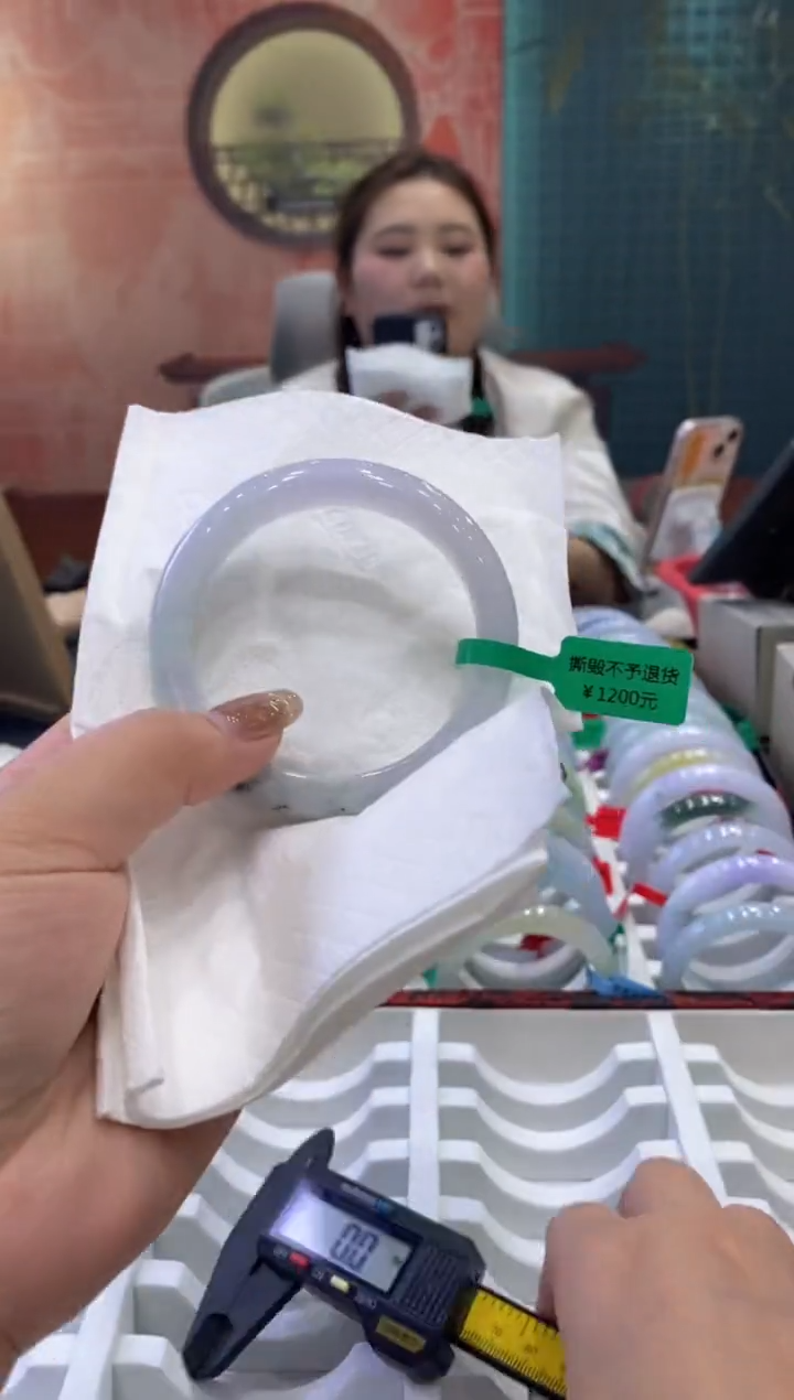 【闪购商品】翡翠手镯未镶嵌多人005433