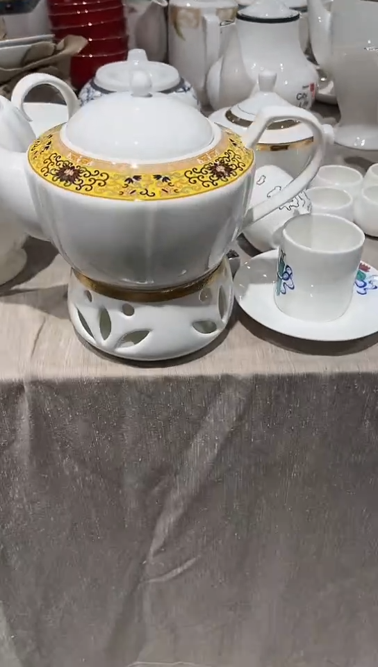 瓷皇城茶壶1个隆达骨瓷