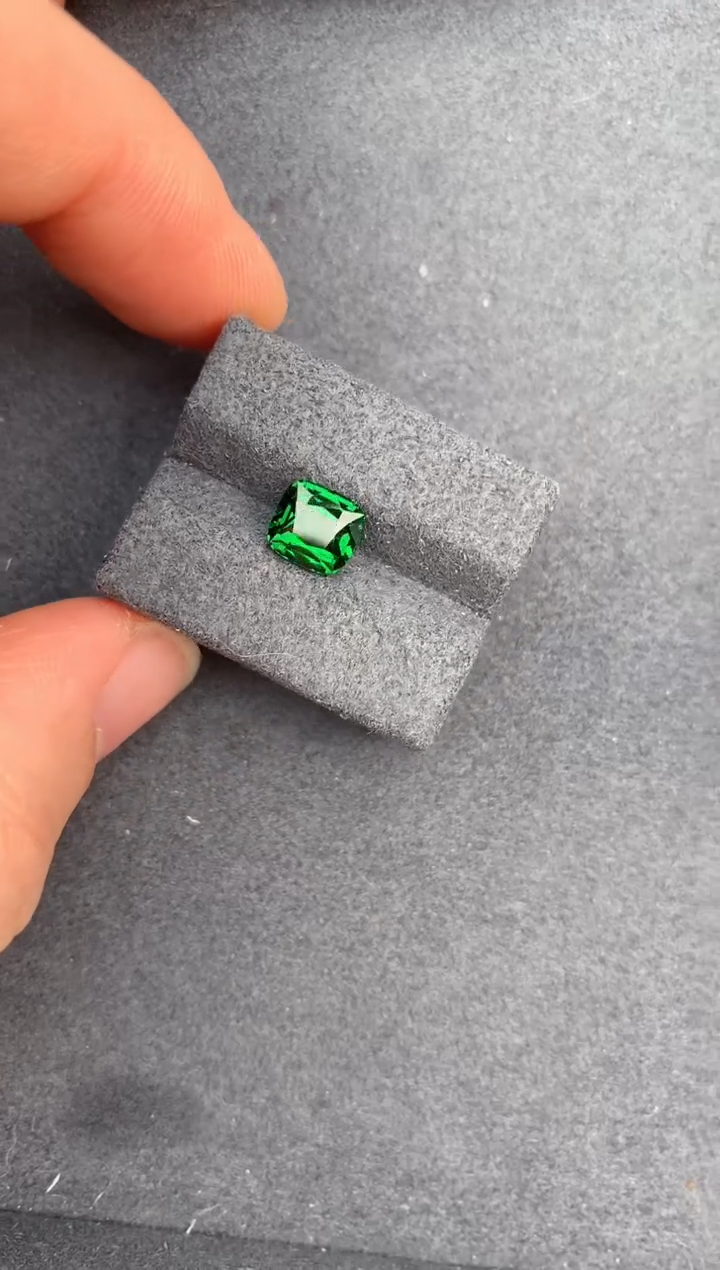 【闪购商品】石榴石（沙弗莱）裸石未镶嵌2ct沙弗莱