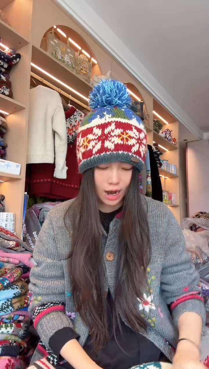 羊毛红色雪花帽   