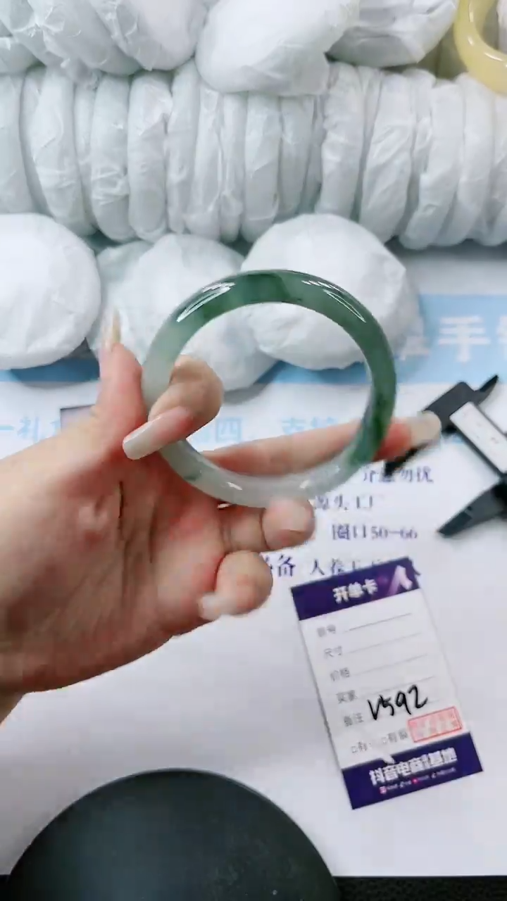 【闪购商品】石英质玉手镯未镶嵌多样性发货V592