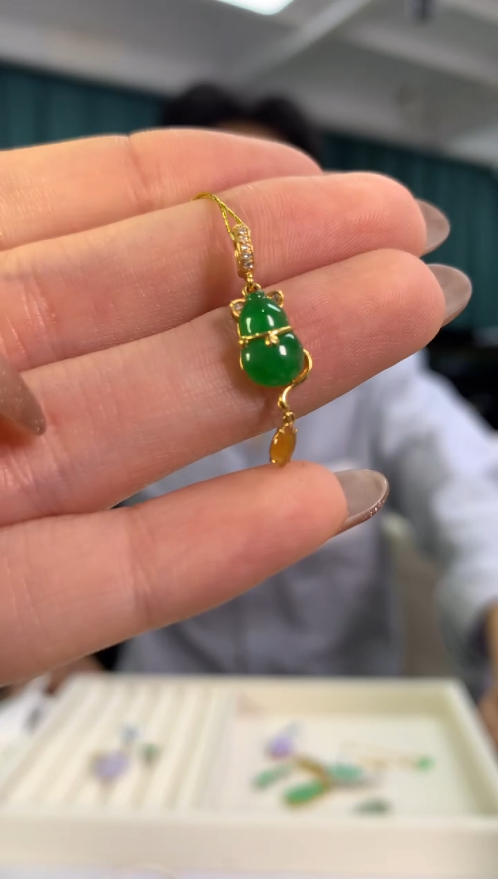 吊坠(不含链)18K金镶嵌翡翠葫芦