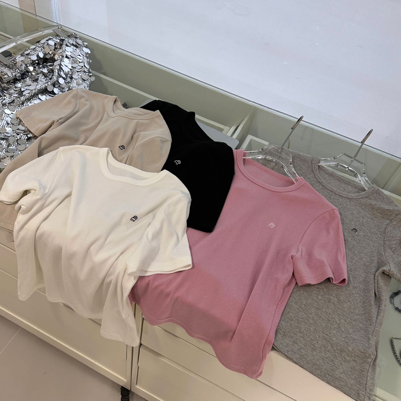 25078【来自艾米精品】刺绣小羊圆领时尚休闲百搭T恤