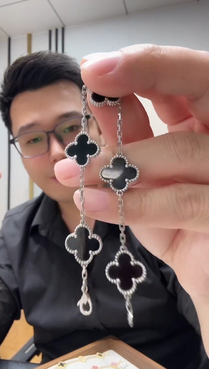 18K金镶嵌手链玛瑙/玉髓黑色k白，五花手链